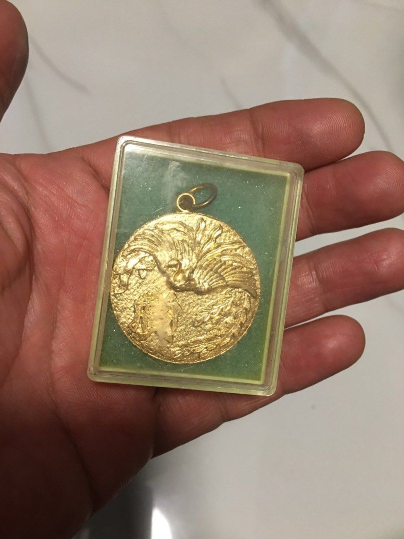 Gold Phoenix Pendant with Chinese Engraving (Category: Necklaces) located in Pasay City. Submitted by gilbertso62551 (Listing ID 1464041089, Image 3). Description: - Round gold pendant - Features a phoenix design on one side - Engraved Chinese characters on the other side - Includes a protective case - Ideal for collections or as a unique gift - Intricate and detailed craftsmanship - As is,where is - Good condition - NO COD/COP - NO FREE SHIPPING