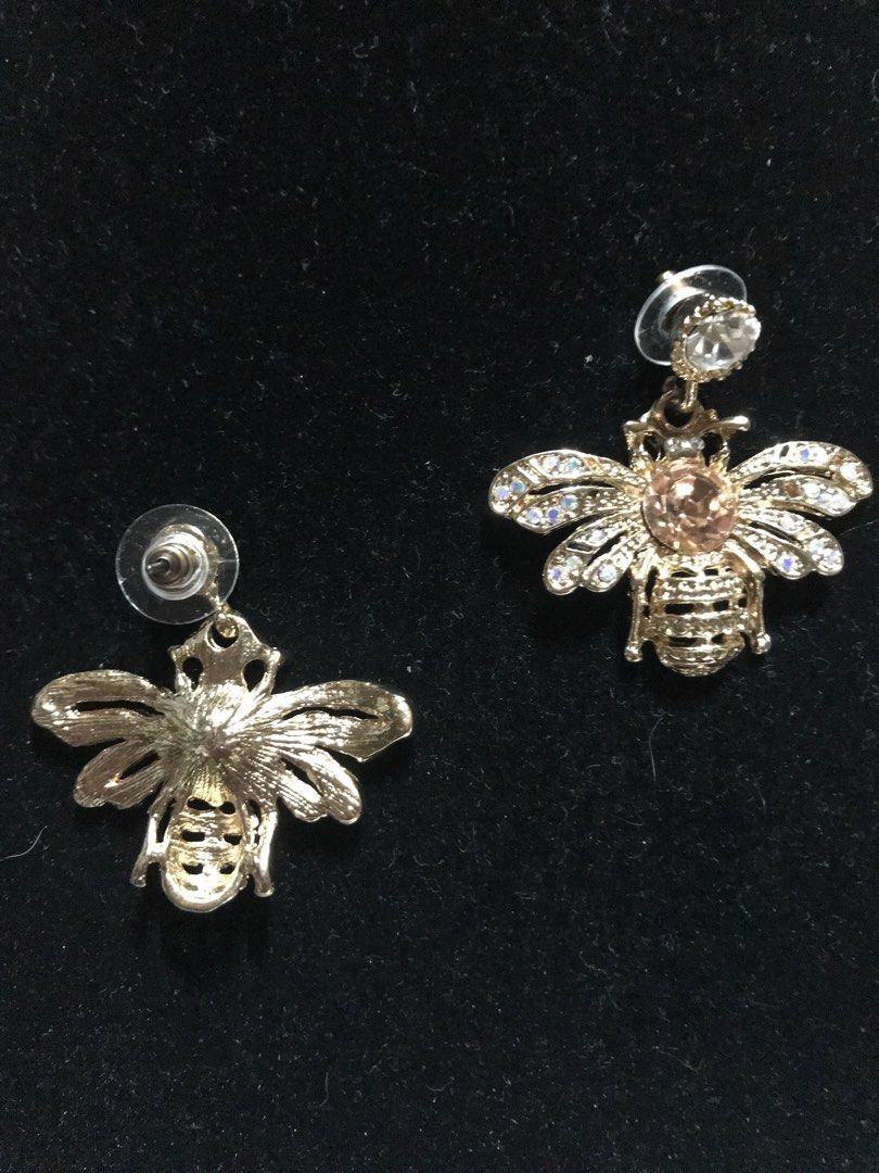 "Golden Bees" Dangling Earrings (Category: Earrings) located in Manila. Submitted by iyasellsph (Listing ID 1464068626, Image 3). Description: "Golden Bees" Dangling Earrings Approx 1.25 inches Gold-plated bees with demi-diamonds and smokey quartz Surgical steel stud lock doubled with silicon lock Sparkly and very pretty! .