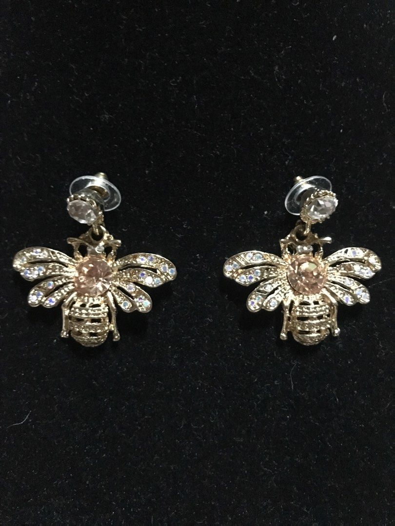 "Golden Bees" Dangling Earrings (Category: Earrings) located in Manila. Submitted by iyasellsph (Listing ID 1464068626, Image 1). Description: "Golden Bees" Dangling Earrings Approx 1.25 inches Gold-plated bees with demi-diamonds and smokey quartz Surgical steel stud lock doubled with silicon lock Sparkly and very pretty! .