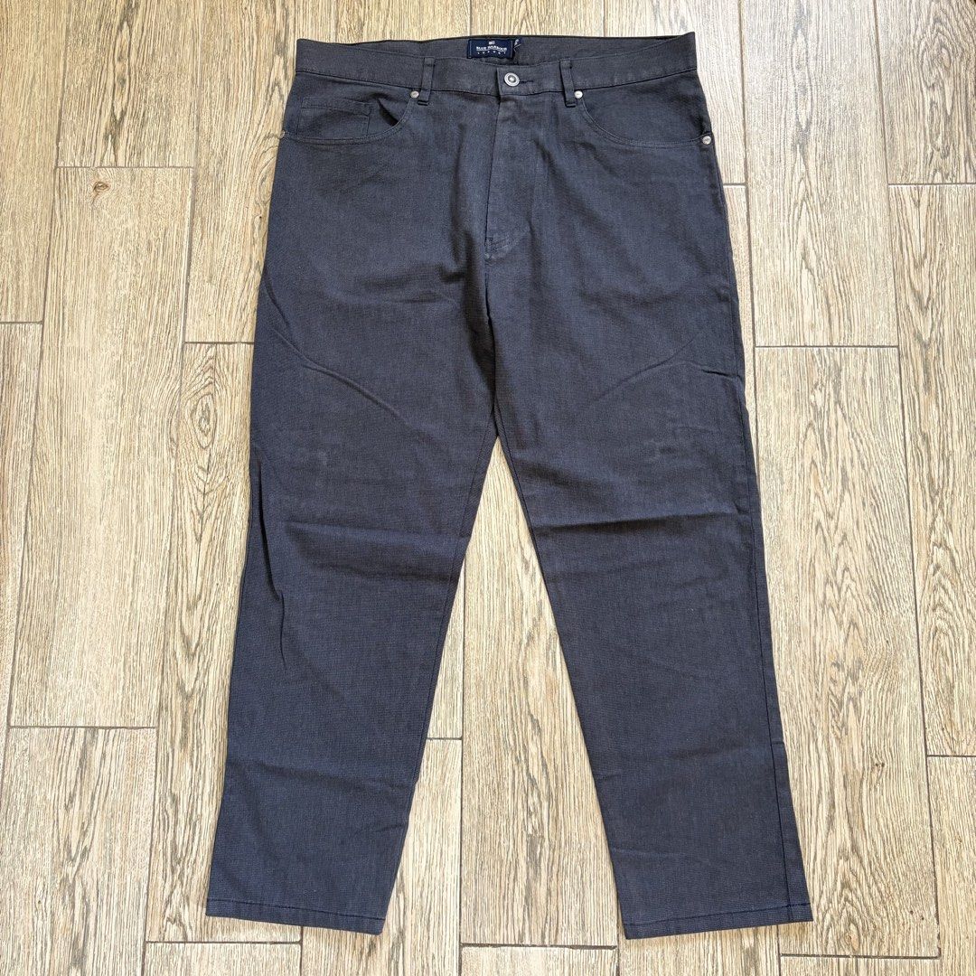 Gray Casual Pants (Category: Trousers) located in Imus. Submitted by reloved.nd (Listing ID 1464071086, Image 1). Description: .