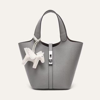 (Category: ) located in . Submitted by shopaholicwardrobe_ (Listing ID 1464034837, Image 1). Description: .
