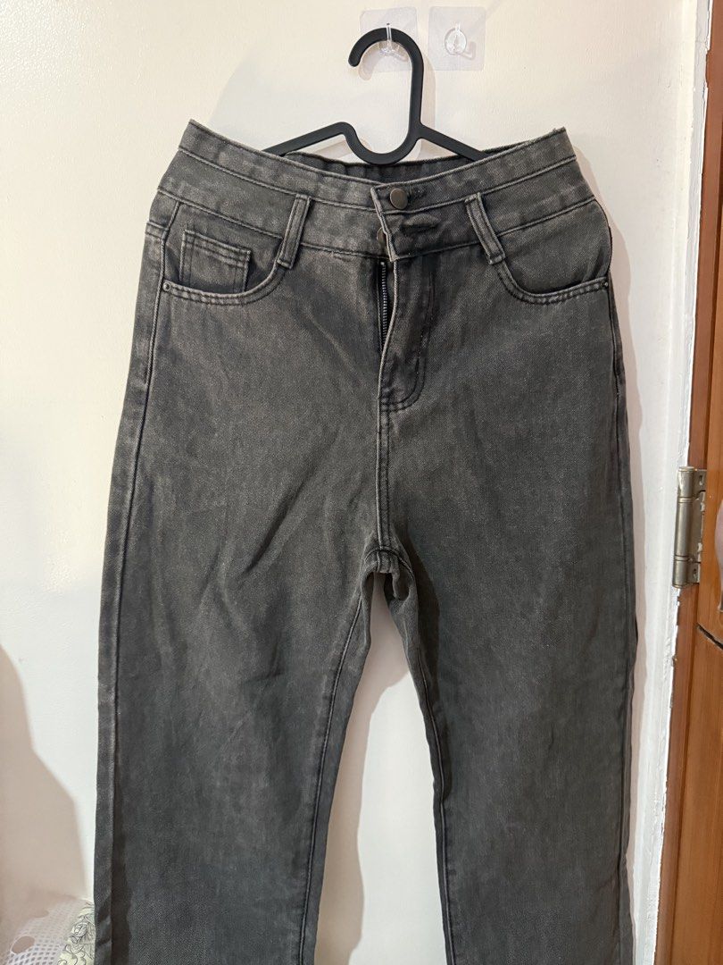 Grey Wash Wide Leg Jeans (Category: Jeans) located in Quezon City. Submitted by shuartcake (Listing ID 1464023964, Image 1). Description: - Grey wash wide leg jeans - High waisted - Other button hole is still sealed (you can cut it open) Waist: 25-26 Length: 39 inches.