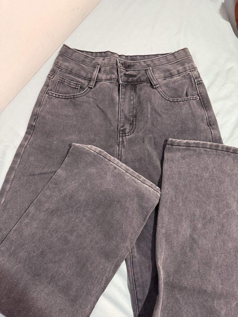 Grey Wash Wide Leg Jeans (Category: Jeans) located in Quezon City. Submitted by shuartcake (Listing ID 1464023964, Image 2). Description: - Grey wash wide leg jeans - High waisted - Other button hole is still sealed (you can cut it open) Waist: 25-26 Length: 39 inches.
