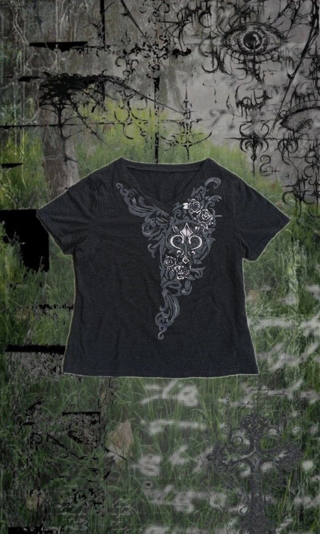 Grunge y2k minimalistic (Category: Blouses) located in Manila. Submitted by findfinechie (Listing ID 1464007063, Image 1). Description: Width 18.5 Length 22.5 dm for inquiries on this item 📩.