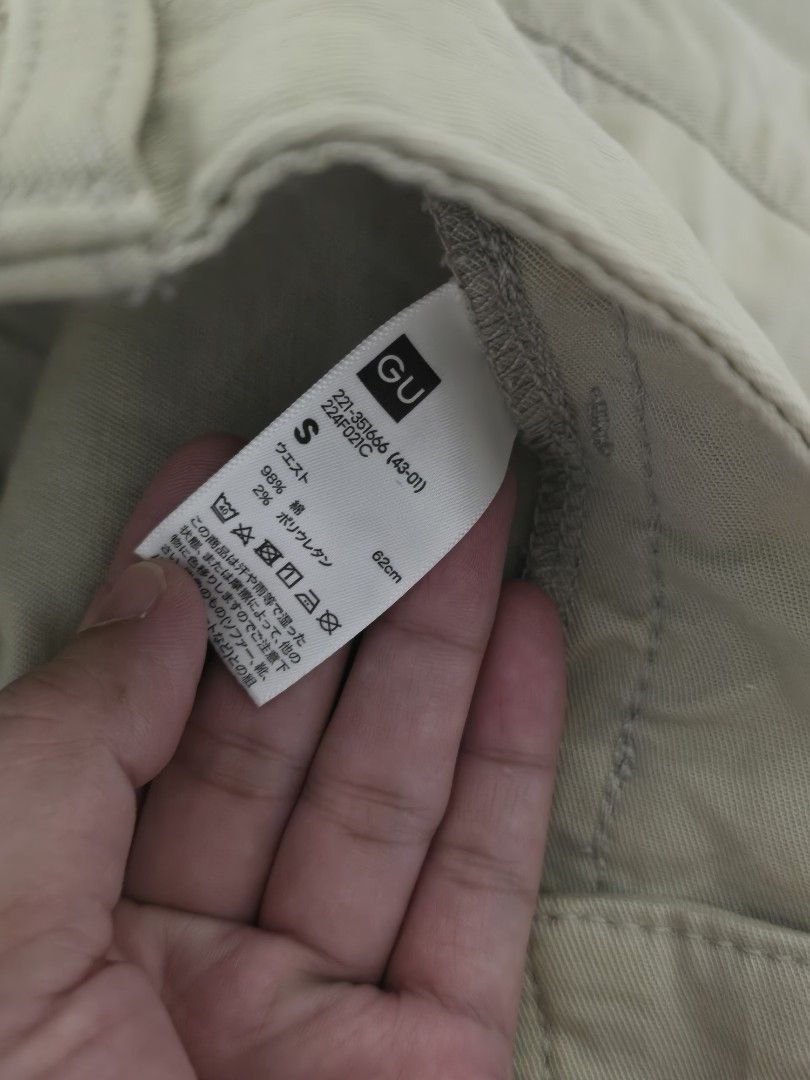 GU Cargo Pants Size S Beige (Category: Jeans) located in Arayat. Submitted by polenbi15 (Listing ID 1463953695, Image 3). Description: - GU Beige Cargo Pants - Size: S - Features side pockets with button closures - Comfortable fit - Perfect for casual outfits.