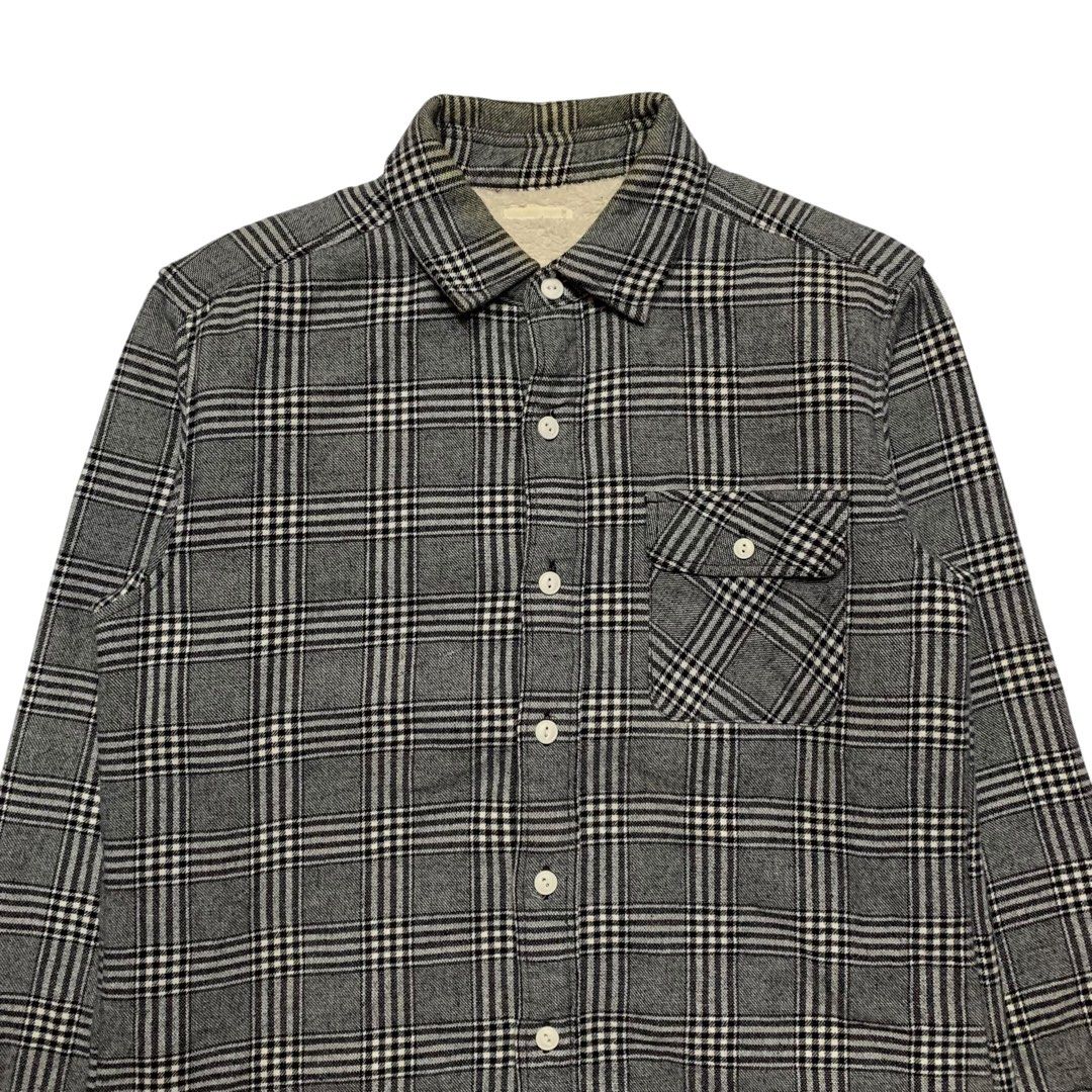 GU Japan Buttondown Sherpa Lined Plaid Jacket (Category: Coats, Jackets and Outerwear) located in Baguio. Submitted by thesecretshop_ph (Listing ID 1464045313, Image 3). Description: Size: Medium Lenght: 27” Width: 20” Issues: Minor Slit.