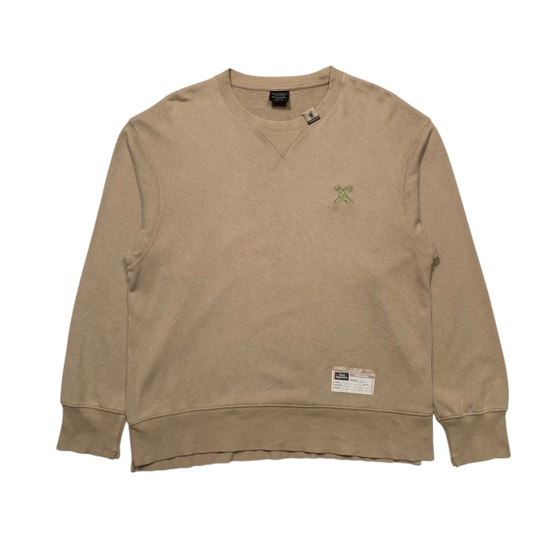 GU Japan X Miharayasuhiro Statement Crewneck Sweater (Category: Coats, Jackets and Outerwear) located in Baguio. Submitted by thesecretshop_ph (Listing ID 1464042221, Image 1). Description: Size: Medium Lenght: 27” Width: 23” Issues: -.