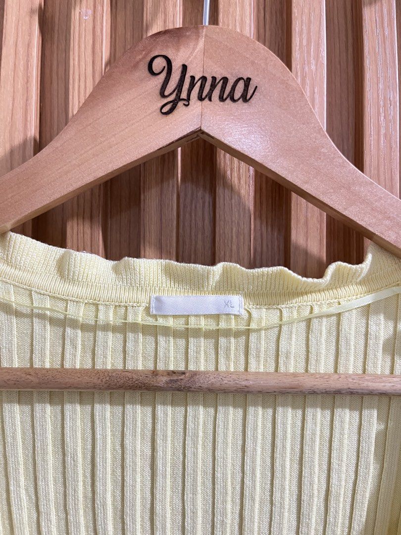 GU Knitted Vneck top (Category: Blouses) located in Caloocan City. Submitted by ynna_27 (Listing ID 1464037884, Image 3). Description: GU Knitted Vneck top Used - Good as new Color : Yellow Large - XL Issue : x Price 499.