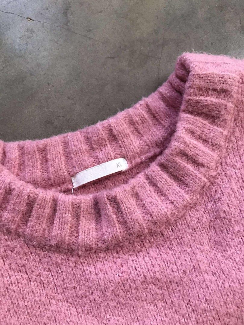 GU PINK ARGYLE KNIT SWEATER ‼️ (Category: Coats, Jackets and Outerwear) located in Argao. Submitted by thrift_ni_ar (Listing ID 1463965415, Image 3). Description: GU PINK ARGYLE KNIT SWEATER ‼️ AUTHENTIC/LEGIT AS NEW CONDITION MADE IN JAPAN SIZE XL W 24 / L 25 COLORATE 9.8 / 10 ISSUE : ❌❌❌ 550 + SF 🛒🛒.