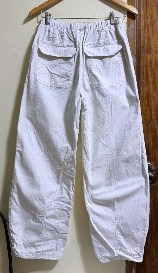 GU White Wide Leg Cargo Pants (Category: Jeans) located in Paete. Submitted by skydruemadison (Listing ID 1464047768, Image 2). Description: - White wide leg pants from GU - Comfortable elastic waistband with drawstring - Two back pockets - Stylish and versatile for casual outfits - Easy to pair with any top - Please check photos for condition details.