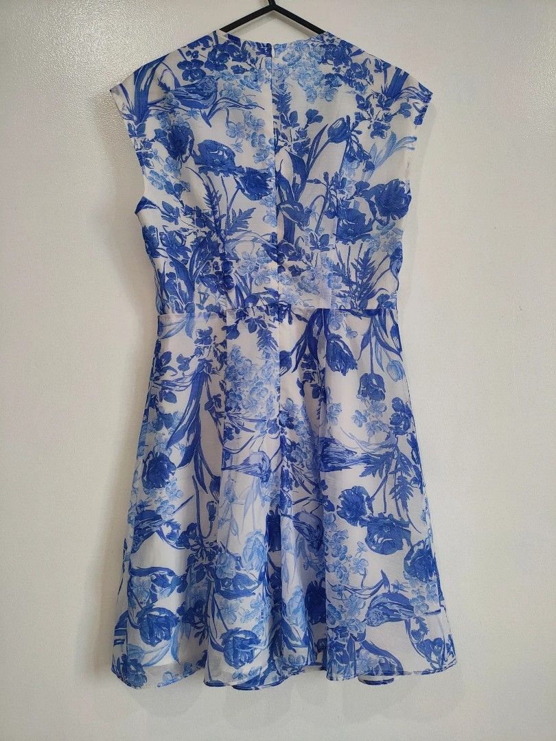 Gucci Floral Dress (Category: Dresses) located in Quezon City. Submitted by maxsab (Listing ID 1464043080, Image 3). Description: - Blue and white floral pattern with silver applique - Back zipper - Above the knee length.