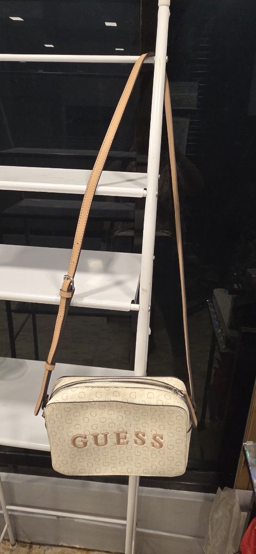 Guess Monogram Crossbody Bag (Category: Cross-body Bags) located in Makati City. Submitted by jheng0429 (Listing ID 1463996887, Image 1). Description: - Guess crossbody bag - Cream and brown all-over monogram pattern - Tan adjustable strap with buckle - Zipper closure - Ideal for everyday use - Fits essentials.