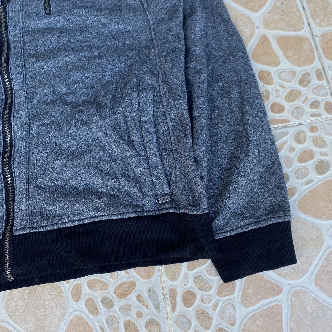 GUESS Sweatshirt Full Zip Jacket (Category: Coats, Jackets and Outerwear) located in Cabuyao City. Submitted by stuffwarsph (Listing ID 1463943362, Image 3). Description: XXL on tag Width 26 Length 29 Good as new 10/10 Color rate No issues ₱600.