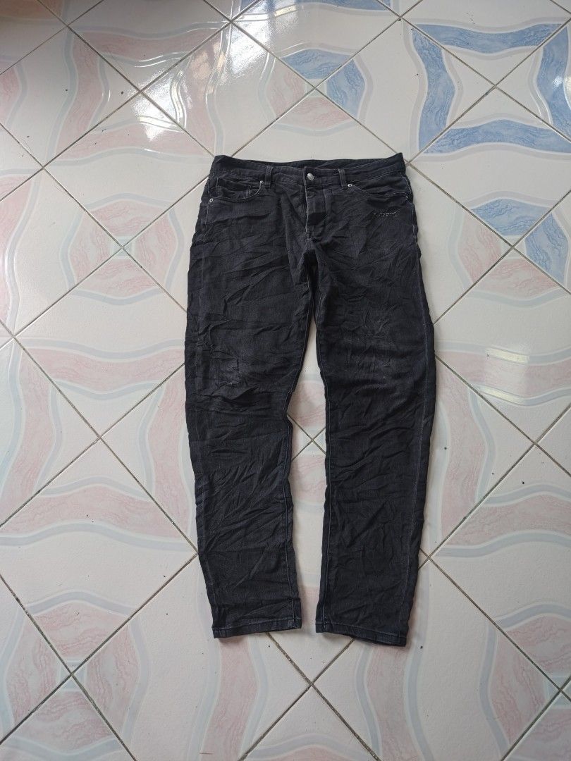 GXG Black Denim Jeans (Category: Jeans) located in Legazpi City. Submitted by cookandthriftzzzzz (Listing ID 1464072586, Image 1). Description: - GXG black denim jeans - Button and zip fly closure - Classic five-pocket design - Straight leg cut - Ideal for casual outfits size 34 length 39 excellent no issue .