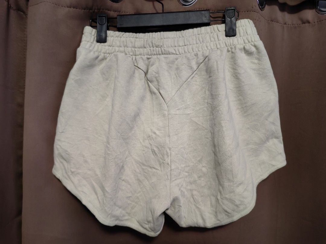 Gym Shark Training Shorts (Category: Activewear) located in Malolos. Submitted by aemcloset (Listing ID 1464091139, Image 2). Description: Size 26-30 Length 14 Leg hole 12 Rise 12 Stretchy.