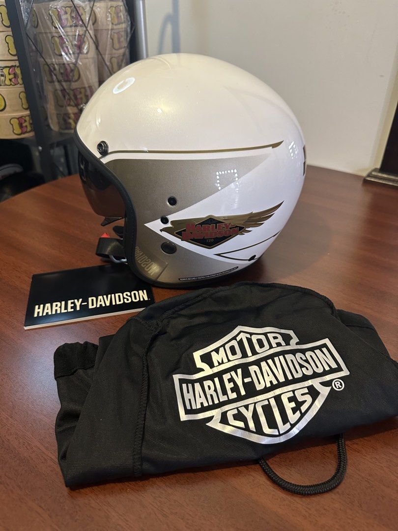 Harley Davidson Helmet (Category: Helmets and other Riding Gears) located in Quezon City. Submitted by calebkale1 (Listing ID 1464102781, Image 3). Description: All size large PM for more details 📍T1 Grass Residence, SM North.