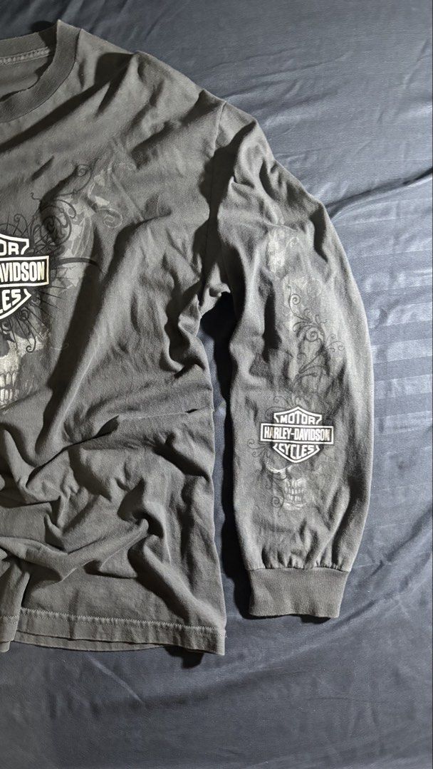 Harley Davidson Long Sleeve Skull Design (Dated 2008) (Category: Coats, Jackets and Outerwear) located in Manila. Submitted by zahradiane33509 (Listing ID 1464094502, Image 2). Description: XL on Tag - 24x29 Good quality, looks brand new but has slight signs of usage - stitching rate 10/10 - fabric quality 9/10 - print rate 10/10 .