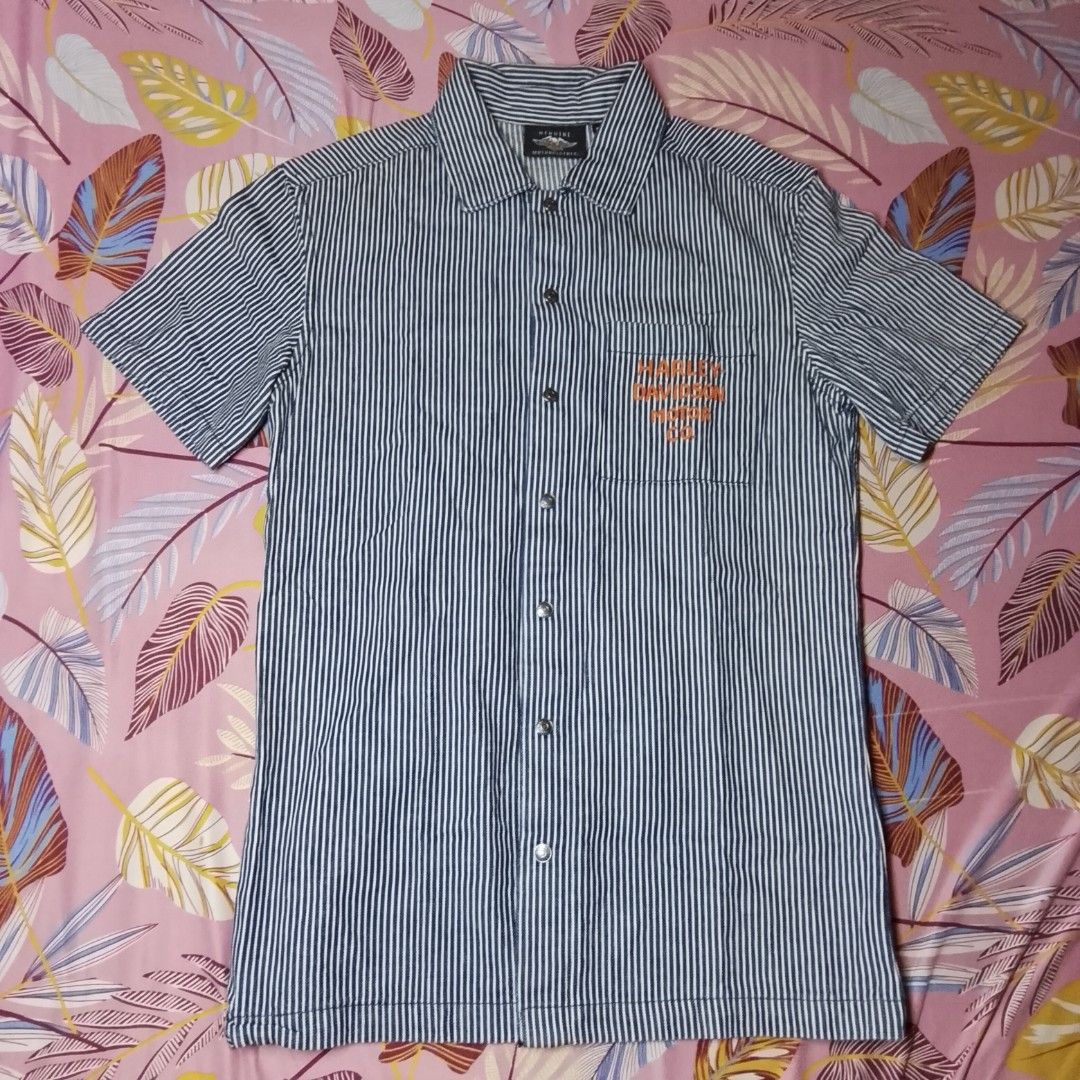Harley Davidson Polo (Category: Activewear) located in Antipolo. Submitted by arn_thrifts_collections (Listing ID 1464054195, Image 1). Description: HARLEY DAVIDSON POLO 1K+SF DIMES 20X29 LIKE NEW.