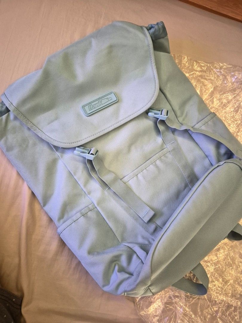 Hawk Large Lifestyle Backpack ORIGINAL (Category: Backpacks) located in Caloocan City. Submitted by jamestoledo30 (Listing ID 1464074816, Image 1). Description: Used once lang nung nag travel pa cebu. I decided to sell nalang kasi di na magagamit since may luggage na po ako and smaller hawk bag. 100% makinis, walang dumi, walang sira, walang punit kasi po maingat ako sa gamit. and andto paden po ung plastic nya. Bought for 1,300+..