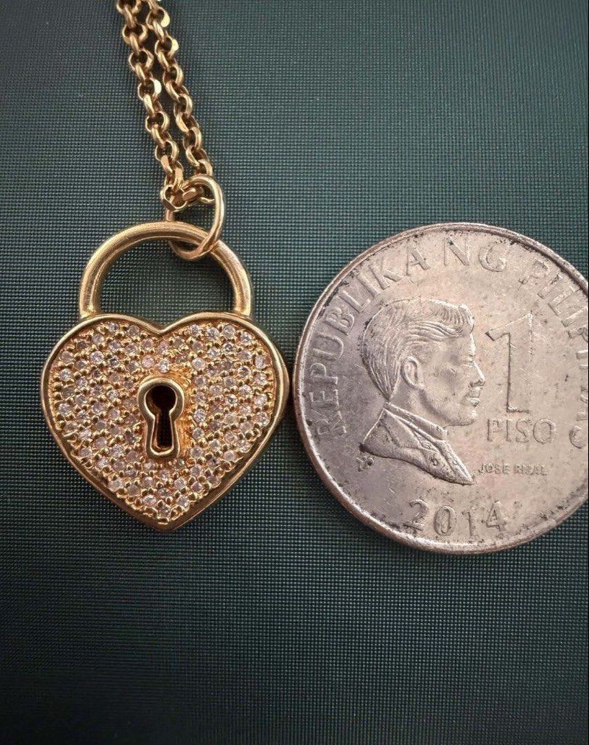 Heart Diamond Padlock Pendant (Category: Necklaces) located in San Pedro. Submitted by loveeofgoldiss (Listing ID 1463963686, Image 3). Description: Pendant Only Chain not included 14karat White gold sia pinatubog lang sa gold Natural Dia Per piece hindi per gram ang benta.