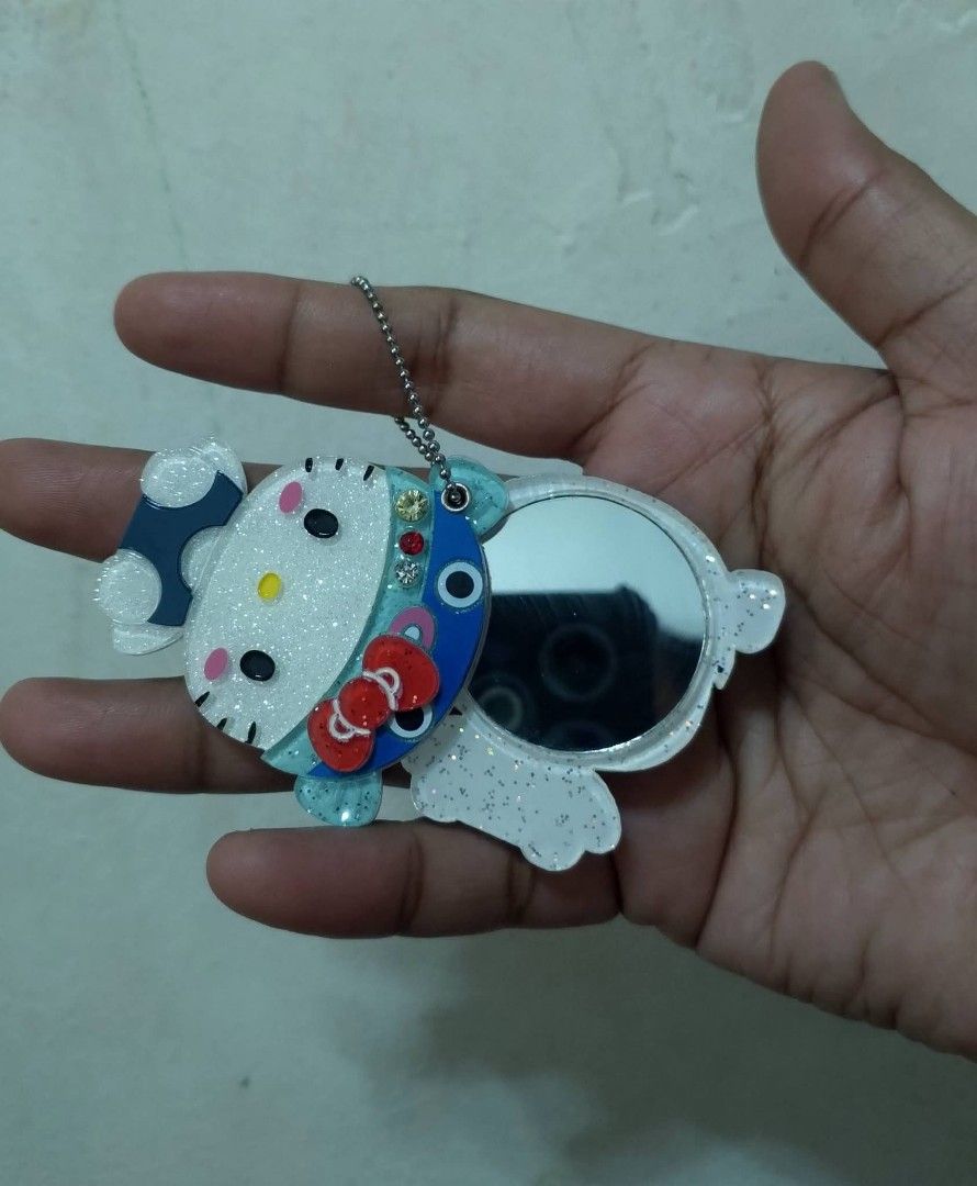 Hello Kitty Mini Mirror Keychain (Category: Announcements) located in Bocaue. Submitted by riza_olshoppe (Listing ID 1464061150, Image 2). Description: .