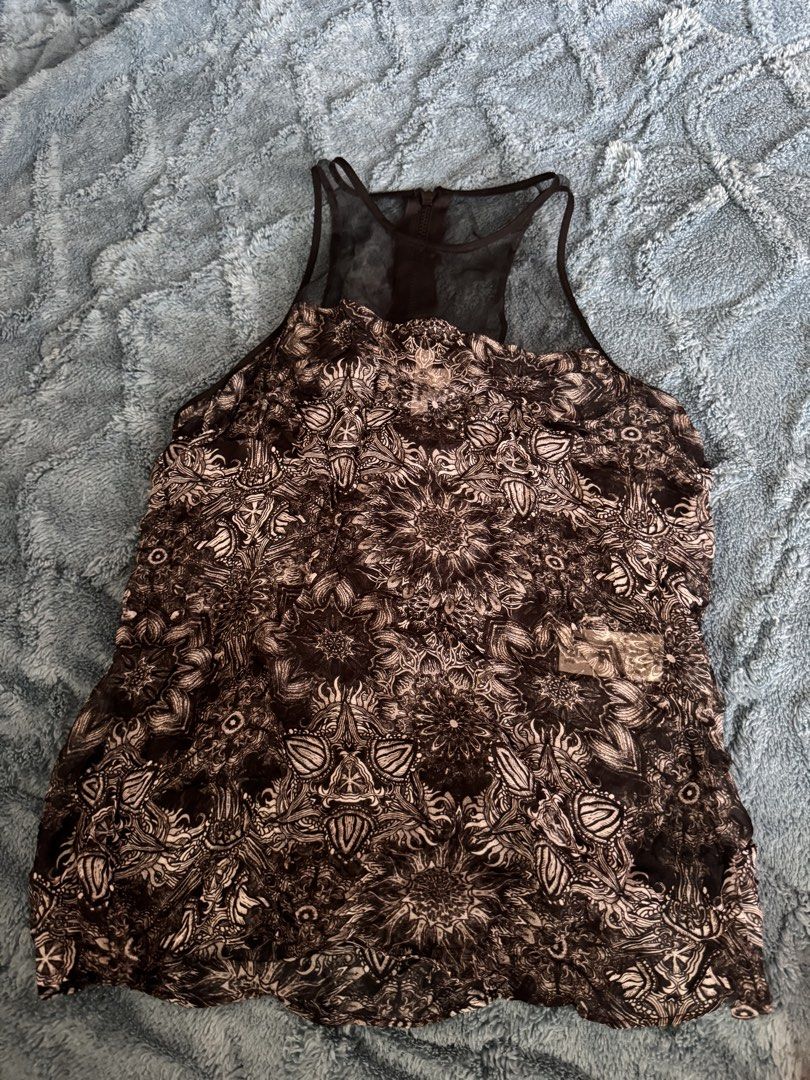 Helmut lang top (Category: Blouses) located in Nueva Valencia. Submitted by lululeimon (Listing ID 1464017602, Image 2). Description: Good as new Length- 23 Width- 16.