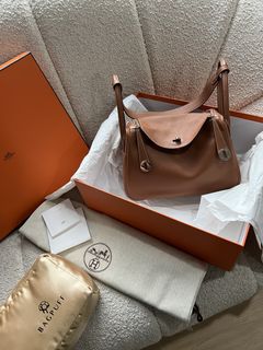 (Category: ) located in . Submitted by kayes_closet (Listing ID 1463979963, Image 1). Description: .