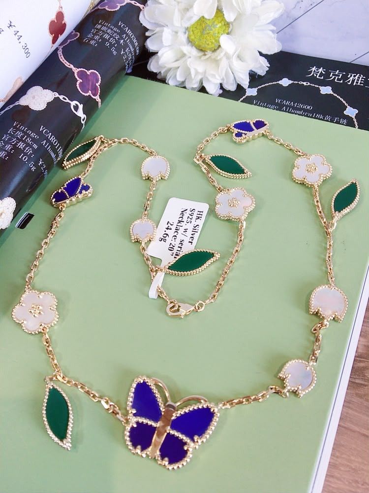 HK setting S925 Silver Vca necklace (Category: Necklaces) located in Manila. Submitted by bhelgoldseller2ndaccount (Listing ID 1464008329, Image 2). Description: HongKong setting S925 Silver 750/grams Brandnew.