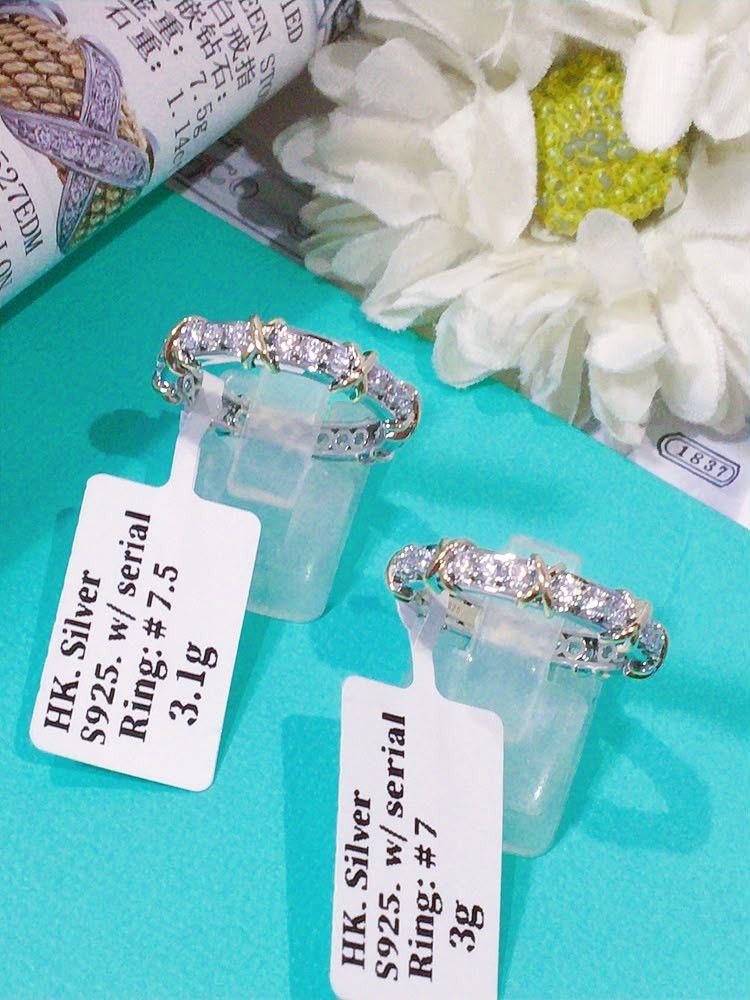 HK setting S925 silver xcross ring (Category: Rings) located in Manila. Submitted by bhelgoldseller2ndaccount (Listing ID 1464009129, Image 2). Description: HongKong setting S925 Silver 950/grams Brandnew Swarovski stone.