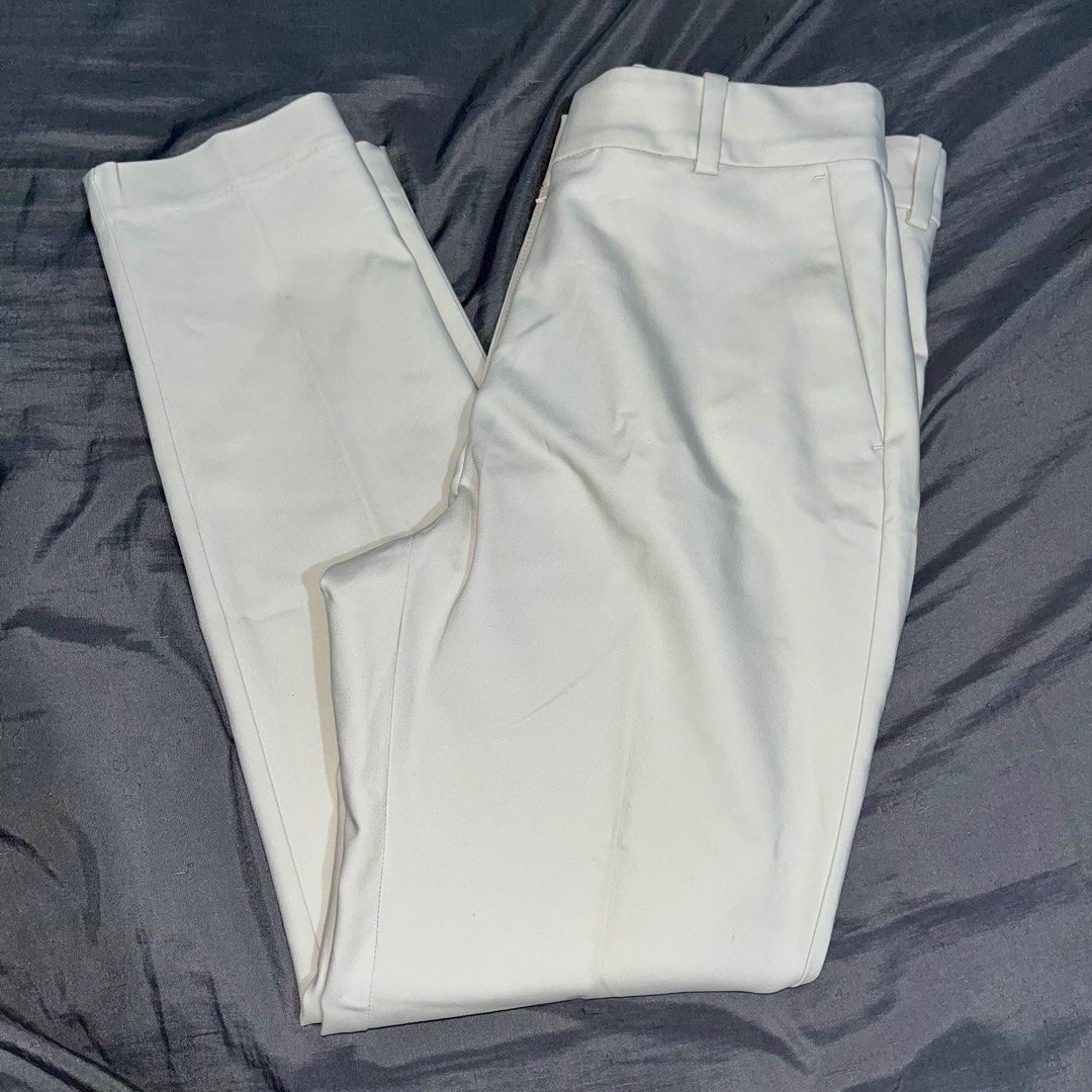 H&M Beige Tailored Trousers (Category: Other Bottoms) located in Caloocan City. Submitted by jeansforlessph (Listing ID 1464066616, Image 1). Description: - Beige H&M Trousers - Size: US 8 - Features: Elasticated waistband at the back for comfort, functional pockets - Style: Versatile for casual or smart-casual outfits - used once or twice only - color may vary Payment via landbank or maya only First to pay Scheduled shipping via jnt or lalamove/