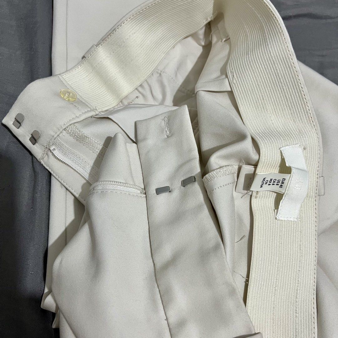 H&M Beige Tailored Trousers (Category: Other Bottoms) located in Caloocan City. Submitted by jeansforlessph (Listing ID 1464066616, Image 2). Description: - Beige H&M Trousers - Size: US 8 - Features: Elasticated waistband at the back for comfort, functional pockets - Style: Versatile for casual or smart-casual outfits - used once or twice only - color may vary Payment via landbank or maya only First to pay Scheduled shipping via jnt or lalamove/