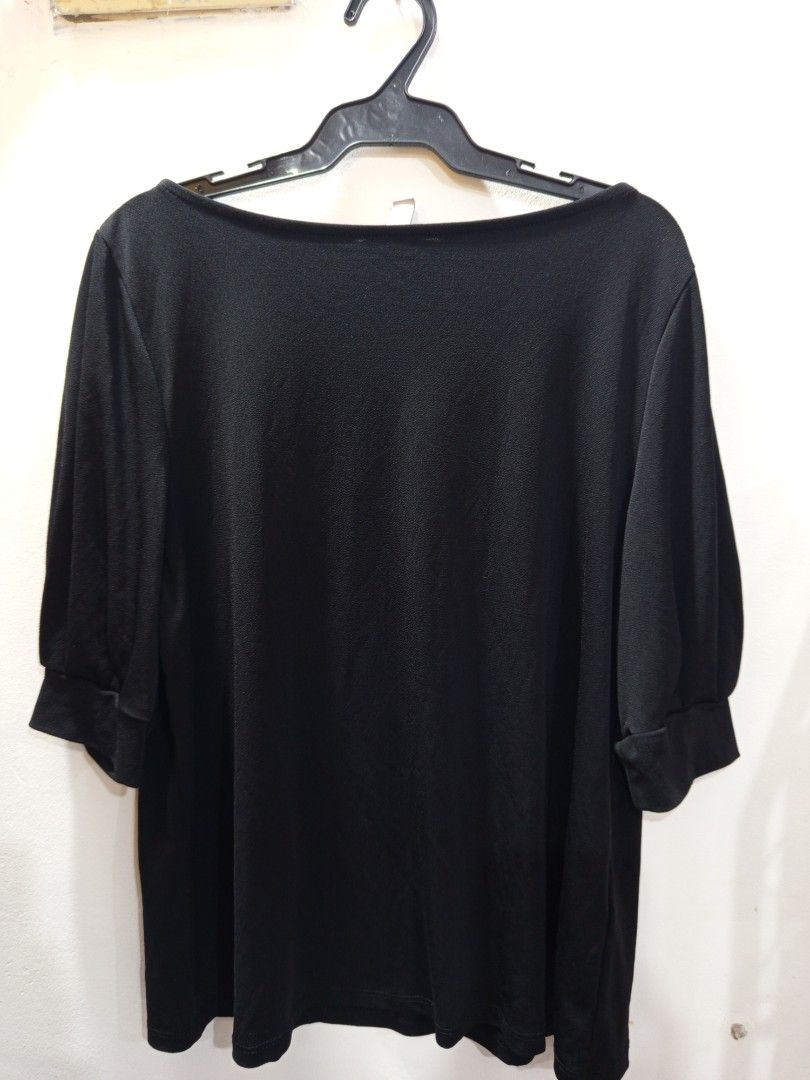 H&m black blouse (Category: Blouses) located in Cavite. Submitted by alliahscloset2.2 (Listing ID 1464058410, Image 2). Description: fits to large.