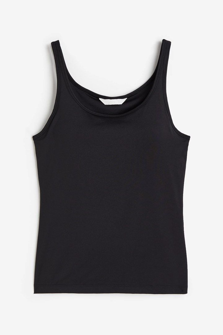 H&M Black COOLMAX® Integral-bra vest top (Category: Sleeveless) located in Manila. Submitted by nothanamiii (Listing ID 1464011969, Image 1). Description: RULES All prices are final! No meetups No when worn No returns, No exchanges, No refund What you see is what you get. Happy Shopping MOP: GCASH / BPI Shipping: J&T.