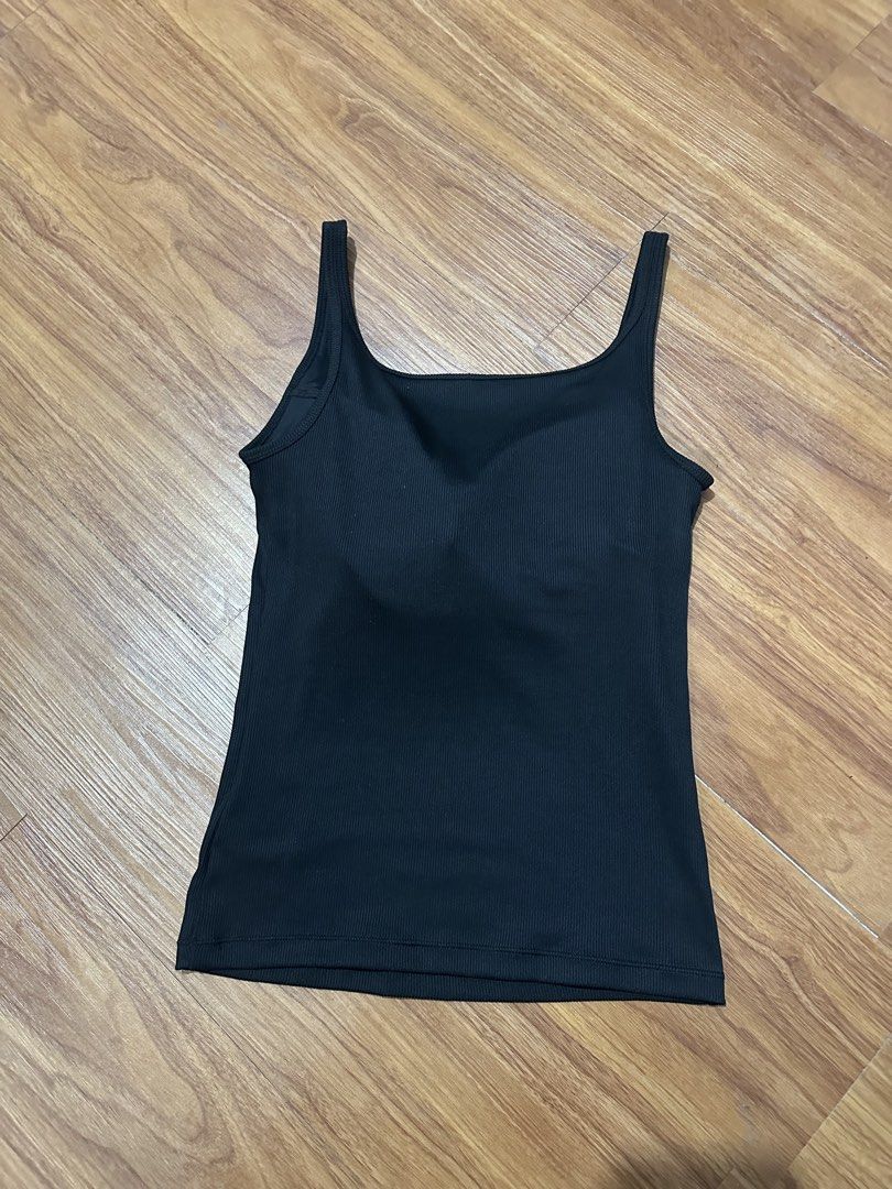 H&M Black COOLMAX® Integral-bra vest top (Category: Sleeveless) located in Manila. Submitted by nothanamiii (Listing ID 1464011969, Image 3). Description: RULES All prices are final! No meetups No when worn No returns, No exchanges, No refund What you see is what you get. Happy Shopping MOP: GCASH / BPI Shipping: J&T.