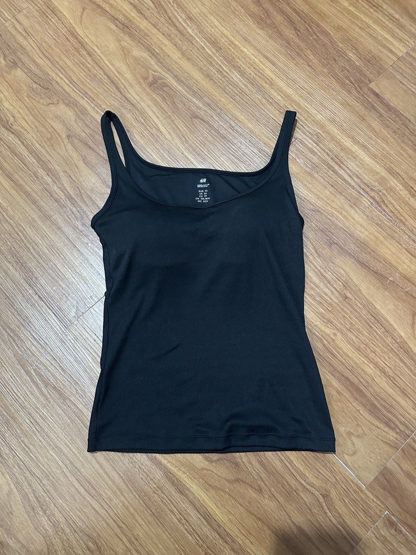 H&M Black COOLMAX® Integral-bra vest top (Category: Sleeveless) located in Manila. Submitted by nothanamiii (Listing ID 1464011969, Image 2). Description: RULES All prices are final! No meetups No when worn No returns, No exchanges, No refund What you see is what you get. Happy Shopping MOP: GCASH / BPI Shipping: J&T.