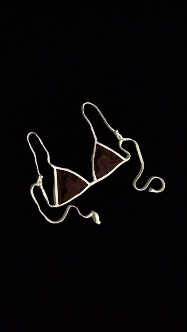 H&M Brown Bikini Top with White Trim (Category: Bikinis & Swimsuits) located in Cavite. Submitted by zyrahramos (Listing ID 1464061482, Image 1). Description: 💋Brand: H&M 💋Color: Brown 💋Style: Bikini Top 💋Size: XXS 💋Details: White trim, ties at neck and back for adjustable fit 💋Occasion: Ideal for beach or pool days 💋Condition: Worn once | like new..