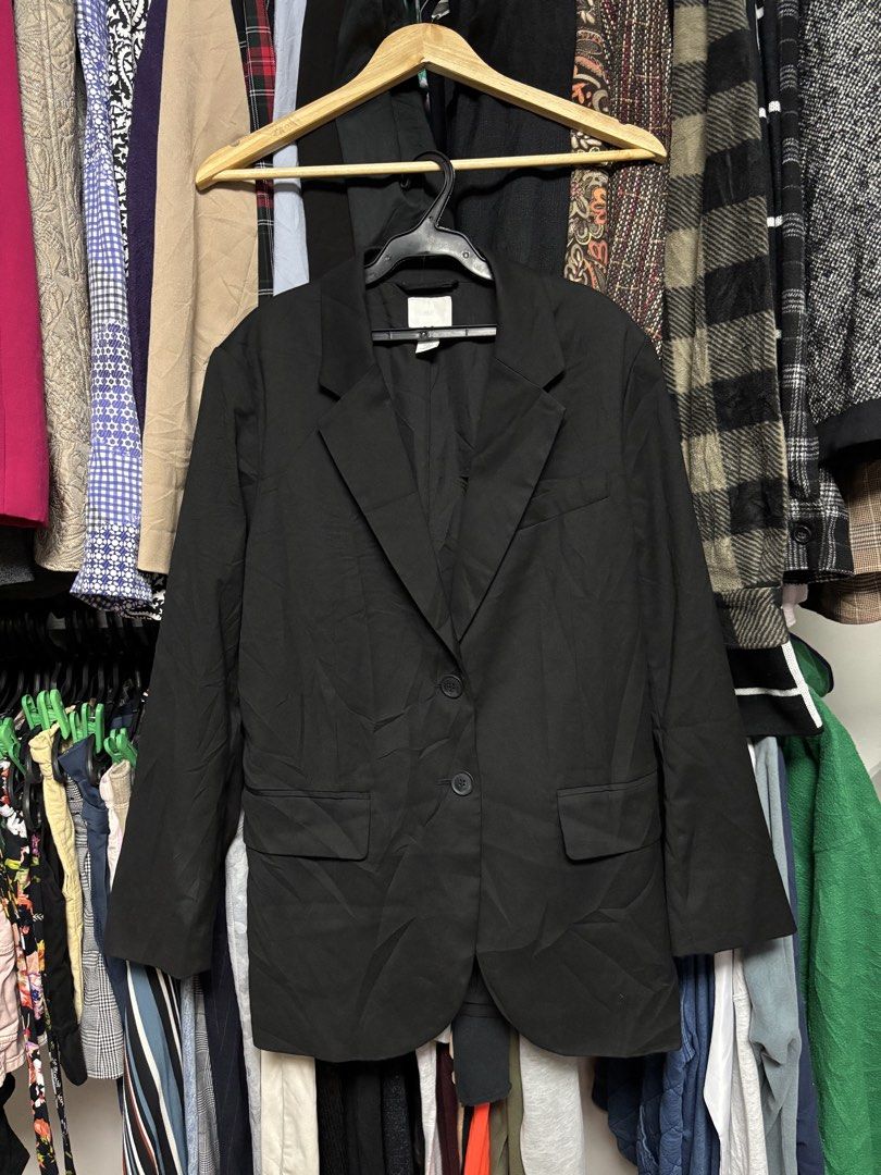 h&m Coat (Category: Coats, Jackets and Outerwear) located in Pila. Submitted by isabelasthriftclothes (Listing ID 1464078871, Image 1). Description: .