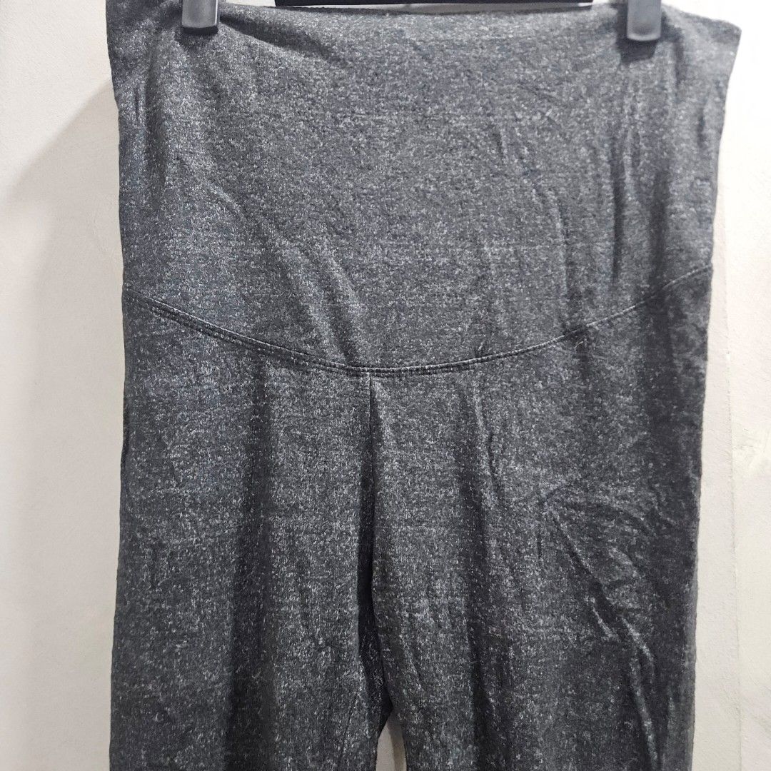 H&M Comfy Maternity leggings (Category: Maternity wear) located in Quezon City. Submitted by k_closetsale (Listing ID 1463946303, Image 2). Description: super comfy h&m maternity leggings size M in tag but super stretchy.