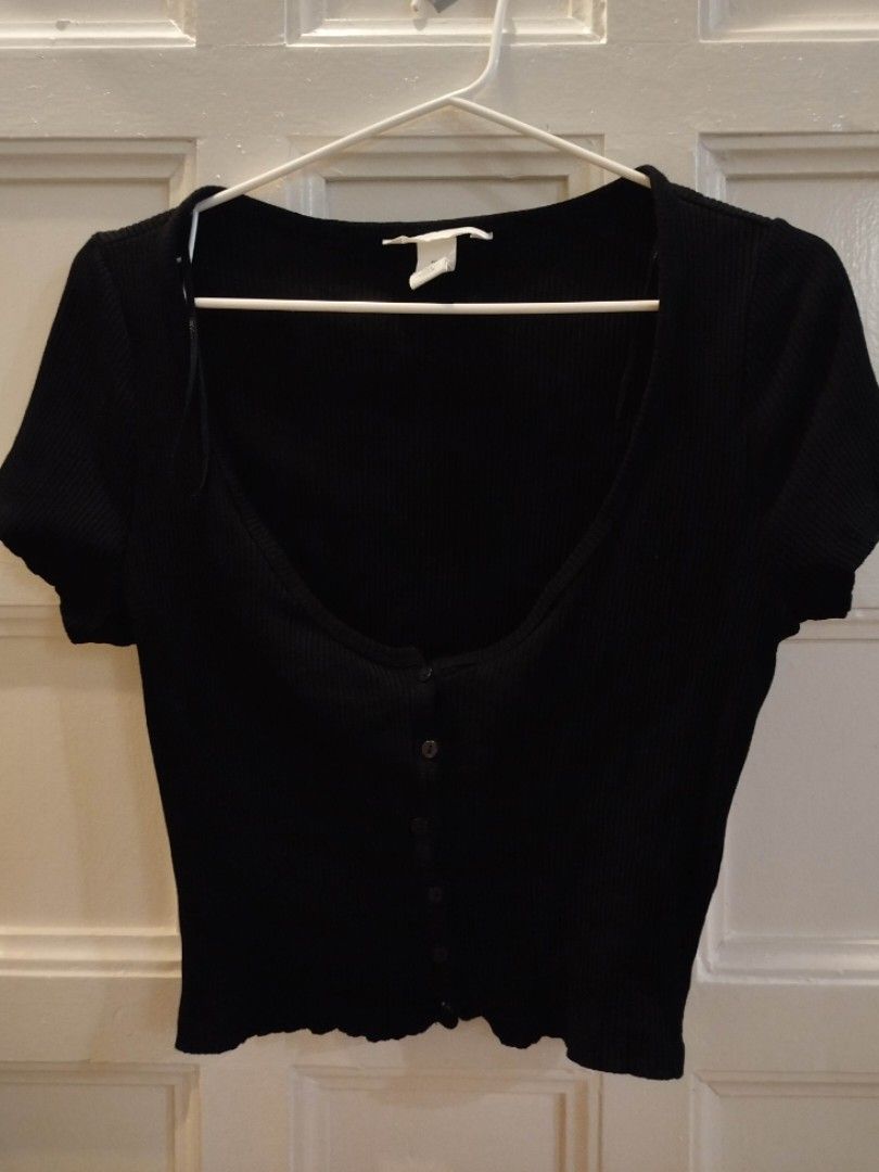 H&M crop blouse (Category: Blouses) located in Las Pinas. Submitted by wisedragon-84af (Listing ID 1463604850, Image 1). Description: .
