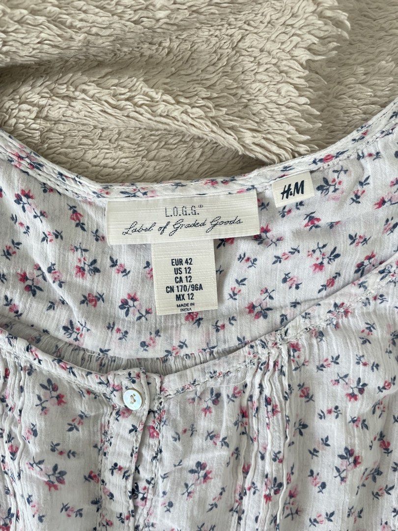 H&M floral sleeveless top (Category: Sleeveless) located in Manila. Submitted by jasstazh (Listing ID 1463955550, Image 1). Description: 🛵 Lalamove or Jnt 💸 GCash payment 📦 SF shouldered by buyer.
