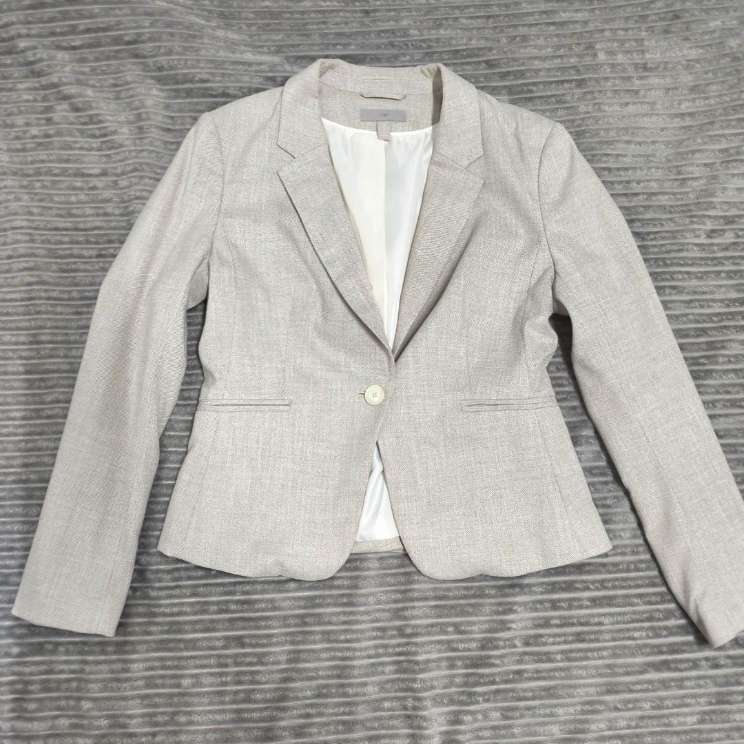 H&M Light Grey Textured Blazer (Category: Coats, Jackets and Outerwear) located in Makati City. Submitted by shakira999 (Listing ID 1464085422, Image 1). Description: .