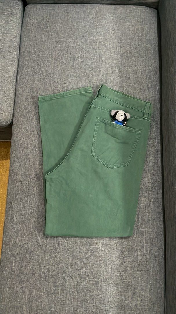 H&M Matcha Pants (Category: Jeans) located in Munoz. Submitted by kobswitdathrifts (Listing ID 1464099525, Image 1). Description: 34 waist, 43 length, 13.5 thigh & 8.5 leg opening.