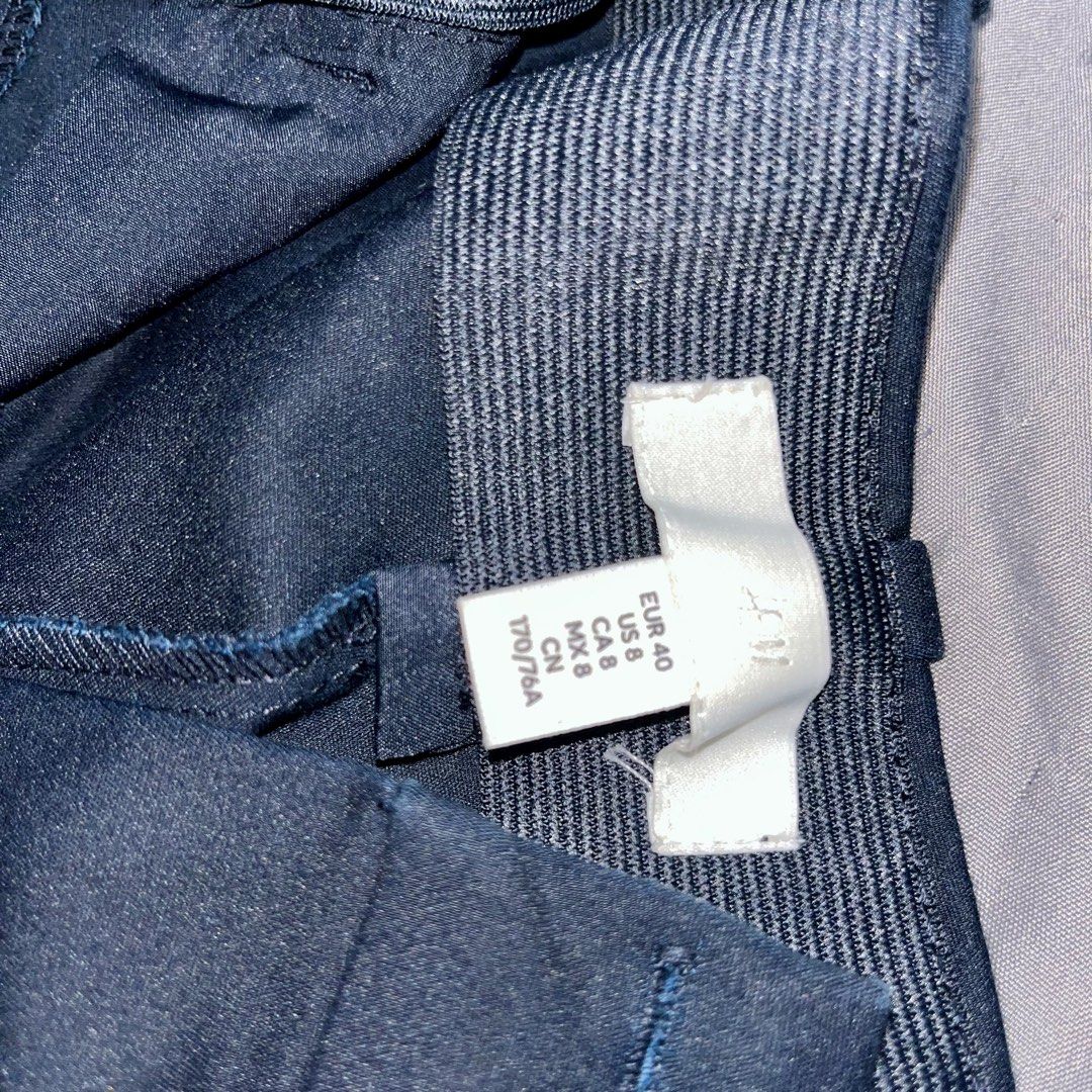 H&M Navy Blue Cigarette Tailored Trouser (Category: Other Bottoms) located in Caloocan City. Submitted by jeansforlessph (Listing ID 1464061143, Image 3). Description: - Navy blue tailored trousers from H&M - Straight leg cut, hits just above the ankle - Classic design, versatile for work or casual wear - Front button and zip closure - Two side pockets - Comfortable fit - used once or twice only -color may vary Payment via landbank and maya only 