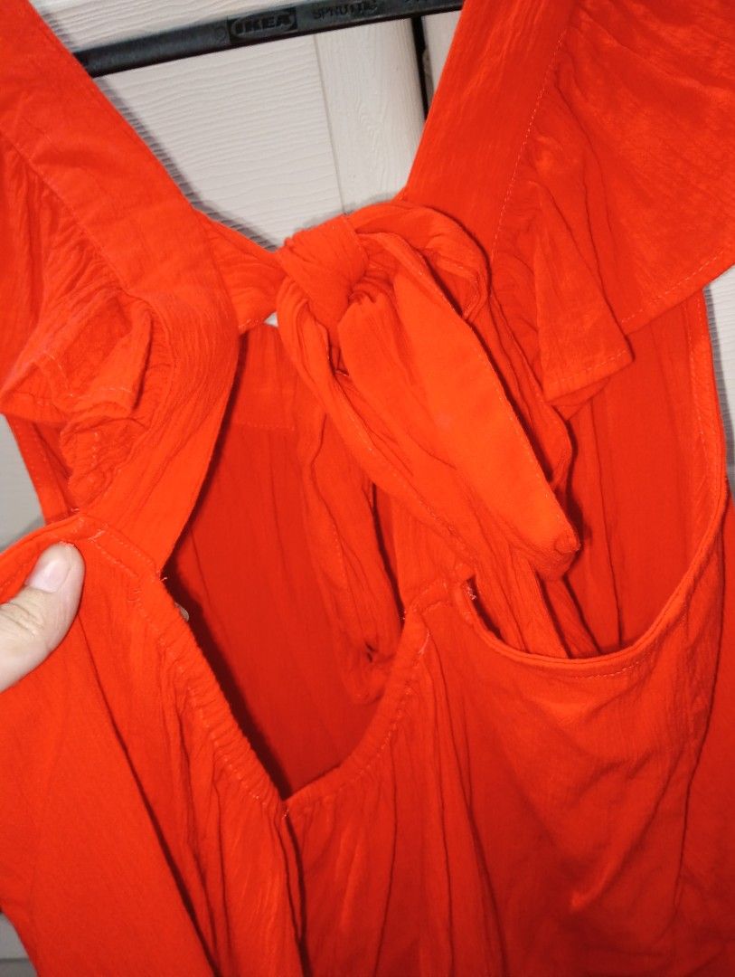 H&M Red Square Neck Tie Back Top (Category: Blouses) located in Las Pinas. Submitted by _jmpulsivebuyerxx (Listing ID 1464024549, Image 2). Description: - Cute red top from H&M - Square neckline with tie-back detail - Short, fluttery sleeves - Textured fabric - Perfect for pairing with jeans or shorts - Easy to dress up or down.