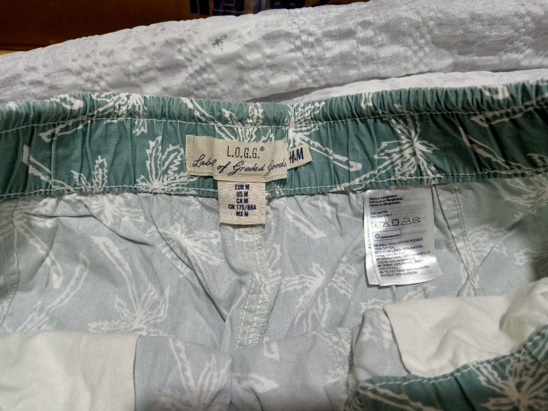 H&M short (Category: Shorts) located in Pasig City. Submitted by urdal01 (Listing ID 1463992904, Image 2). Description: goodcondition/pre love waistline 34 length 21 inch garterize.