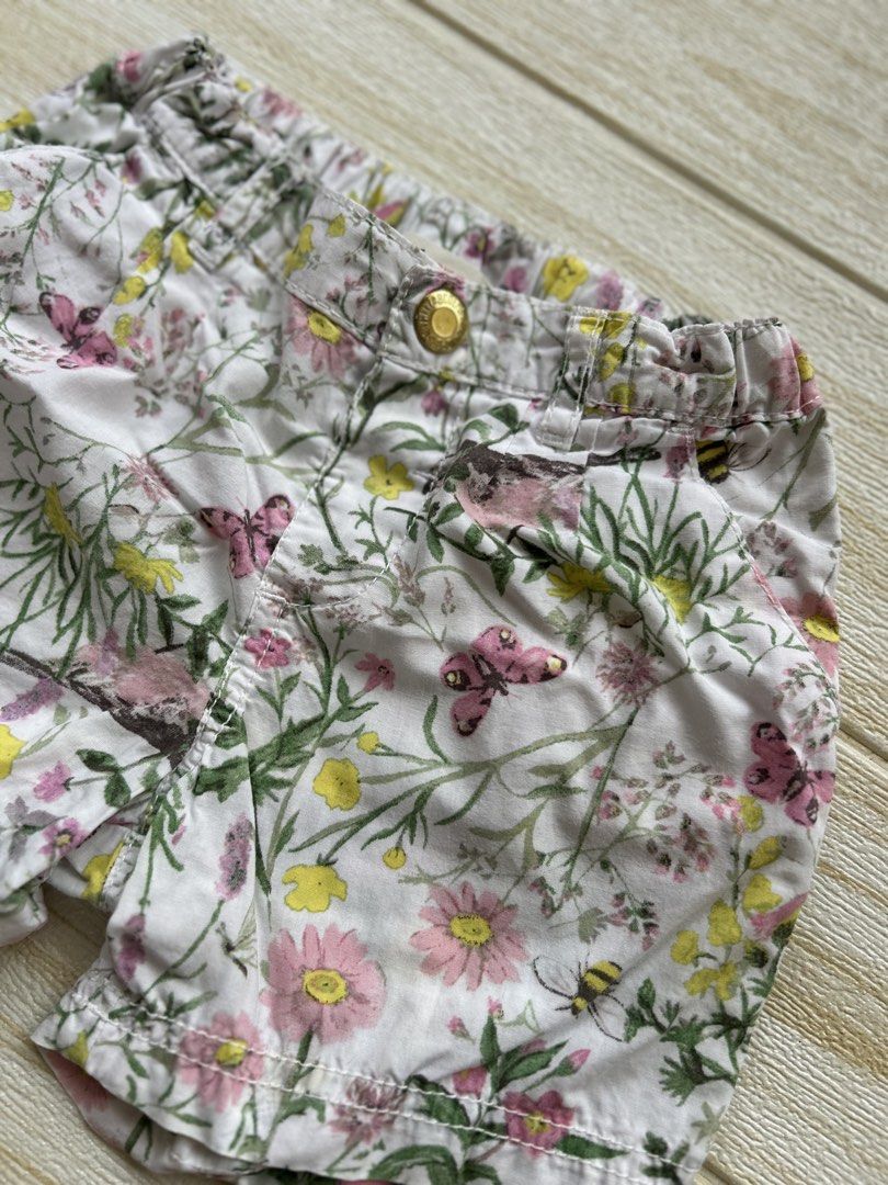 H&M shorts (Category: Babies & Kids Fashion) located in Cebu City. Submitted by yjainani (Listing ID 1464029353, Image 3). Description: featuring a colorful floral and butterfly print with an elastic waistband and a single decorative gold-tone front button.
