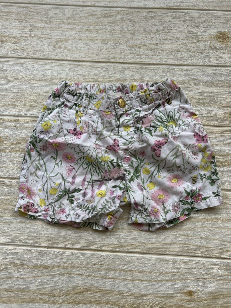 H&M shorts (Category: Babies & Kids Fashion) located in Cebu City. Submitted by yjainani (Listing ID 1464029353, Image 1). Description: featuring a colorful floral and butterfly print with an elastic waistband and a single decorative gold-tone front button.