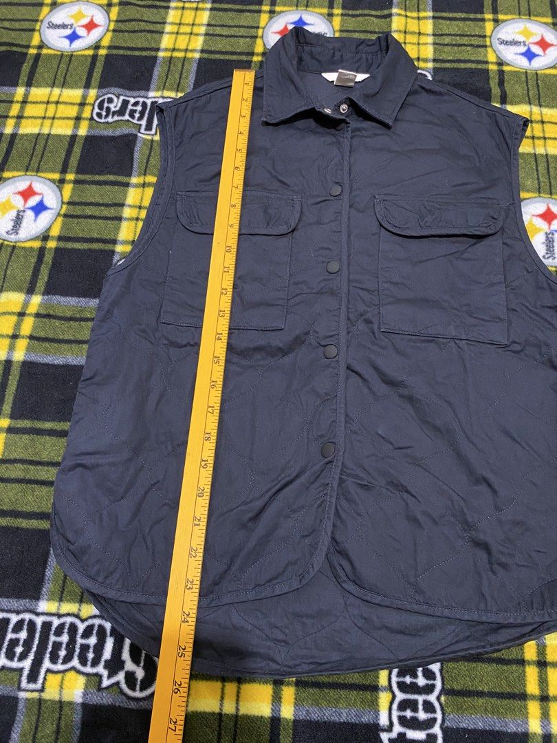 H&M, Snap button vest (Category: Vests) located in Cavite. Submitted by jc_thrift95 (Listing ID 1464053164, Image 2). Description: - a black quilted utility vest with a classic collar, snap-button closure, and dual chest patch pockets with button flaps. - Color rate 8/10 - See pictures details for dimes..