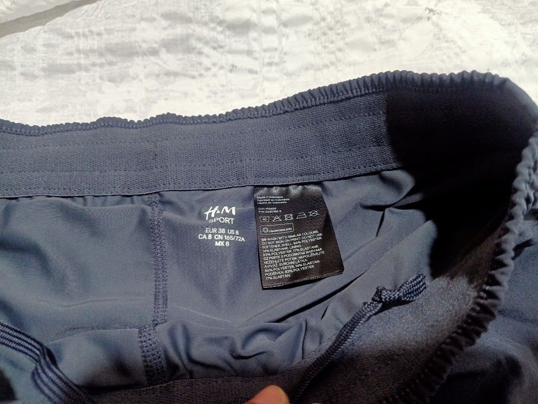 H&M sport (Category: Activewear) located in Pasig City. Submitted by urdal01 (Listing ID 1463997227, Image 2). Description: goodcondition/pre love waistline 30 length 13inch.