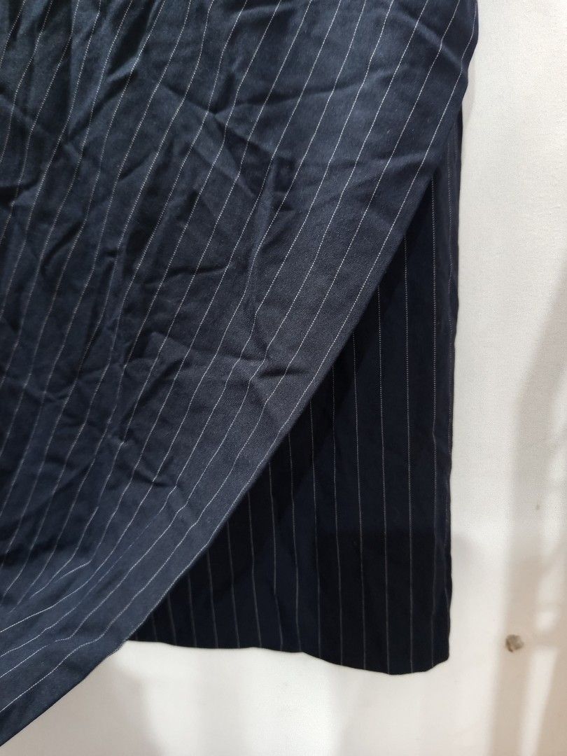 H&m stripes skirt (Category: Skirts) located in Cavite. Submitted by alliahscloset2.2 (Listing ID 1464058892, Image 3). Description: .